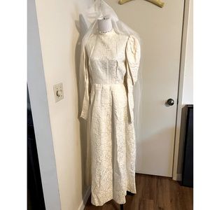 GORGEOUS SATIN VINTAGE WEDDING GOWN